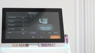 Jarum terisolasi frekuensi ganda untuk anti penuaan Lifting wajah Emas RF Microneedle Machine